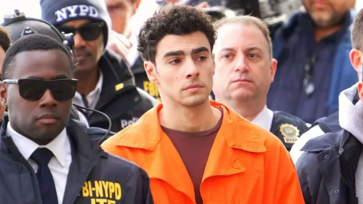 Luigi Mangione reaparece em tribunal de NY antes de julgamento por morte de CEO; veja foto Luigi Mangione reaparece em tribunal de NY antes de julgamento por morte de CEO (Foto: Getty)