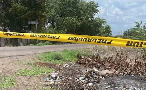 Localizan torso humano dentro de una bolsa negra en carretera Villahermosa-Teapa; aseguran cartulinas con mensajes