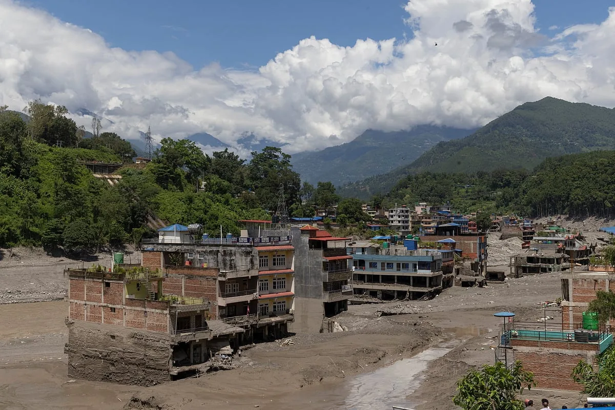 Nepal alerta para nova enxurrada: rio bloqueado por detritos forma lago em risco de rutura