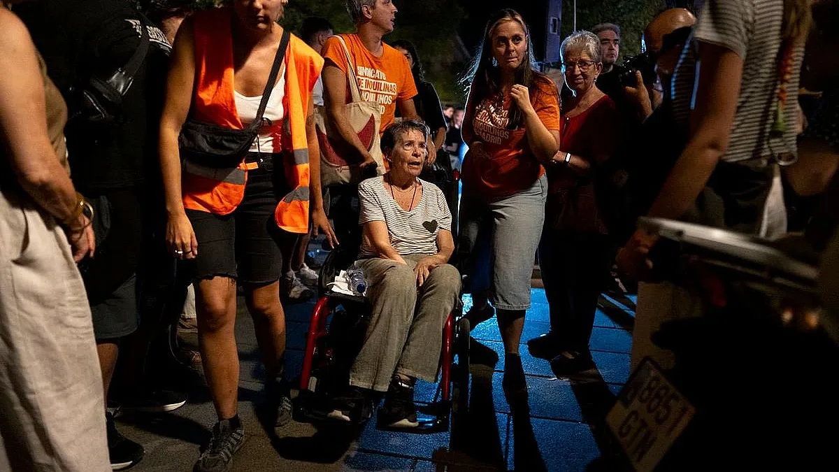 Despejo de idosa de 87 anos causa indignação em Espanha. Milhares de manifestantes bloqueiam Madrid