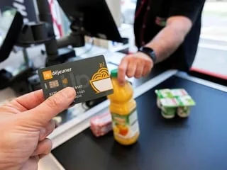 Titres-restaurant : le texte visant à pérenniser leur utilisation en supermarché adopté par l’Assemblée nationale