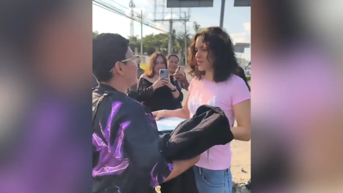 Rosalía regala 1.000 euros a un fan que vendía 'souvenirs' de ella en México