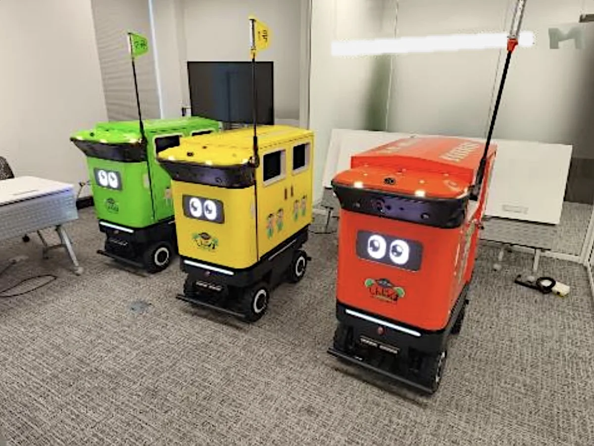 Roaming rubbish bin robot at Shinjuku Station solves the problem of where to put your trash