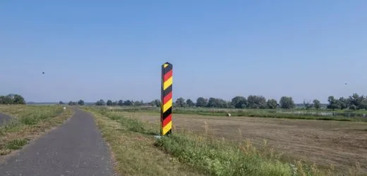 AfD in Ostdeutschland: Vier von zehn Deutschen sehen den Westen als Zahlmeister