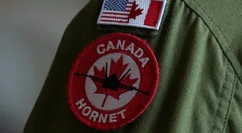 Incêndio em base militar canadiana em Alberta causa mortos e feridos