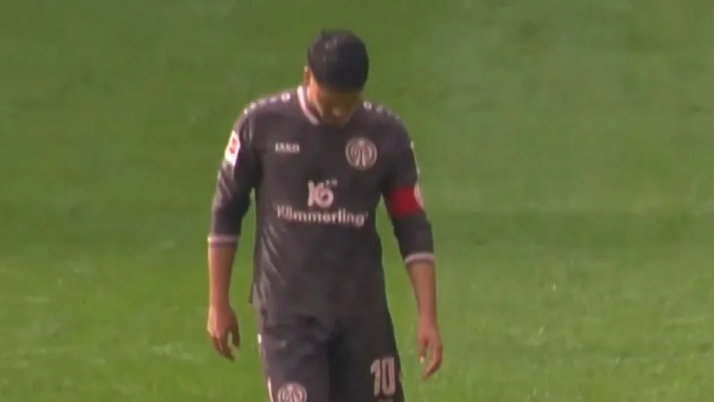 Amiri vor Gladbach-Elfer - Hier zu sehen: Amiri manipuliert den Elferpunkt!