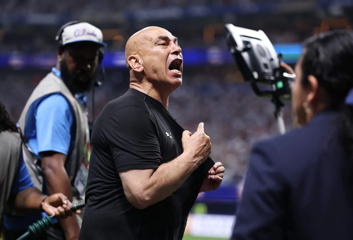 El escándalo de Hossam Hassan, seleccionador de Egipto, tras el Mundial: sufre un desmayo por la pelea entre sus dos esposas