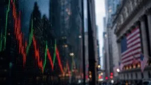 Bolsas de NY fecham em queda com preocupações inflacionárias e investimentos em IA