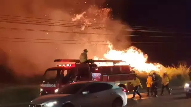 Incendio de gran magnitud en Popayán pone en riesgo viviendas y la vía Panamericana
