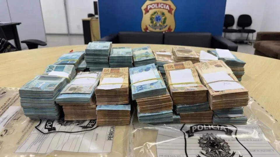 Advogada tenta embarcar com R$ 510 mil em espécie e dinheiro é apreendido pela PF em SP