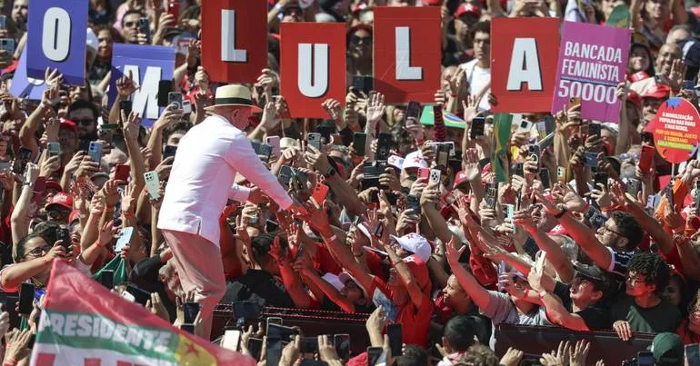 Lula arranca campanha à frente, mas legado Bolsonaro ameaça