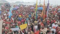TSE manda Flávio remover vídeo fake de consumo de drogas em ato pró-Lula