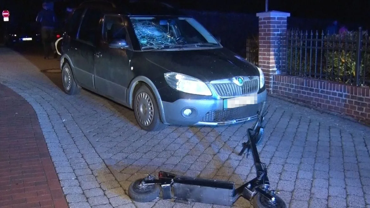 Unfälle: E-Scooter prallt gegen Auto - Zwei Kinder schwer verletzt