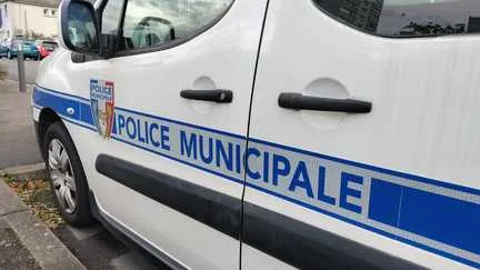 "Une violence politique" : des slogans nationalistes et une croix gammée tagués sur les murs de la police municipale de Bois-d'Arcy dans les Yvelines, la mairie porte plainte