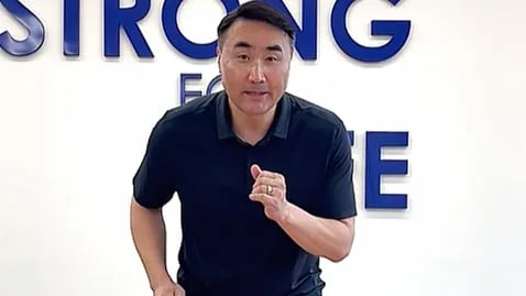 “습관성 발목 삠, 근육 탓 아닙니다”… 꺼진 발바닥 센서를 켜는 3분 운동