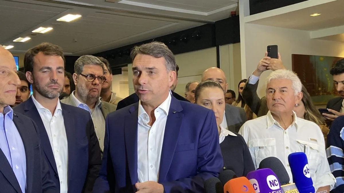 Flávio promete “ministros técnicos” e diz que “resolverá no Congresso”