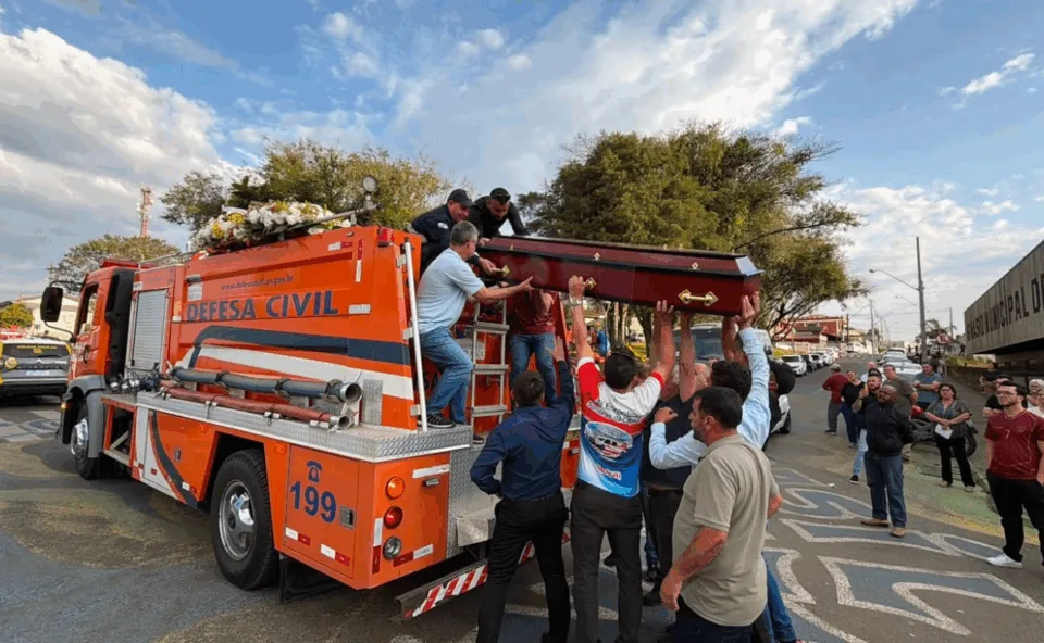 Motorista de micro-ônibus que dedicou parte da vida à comunidade chega ao cemitério em caminhão da Defesa Civil e é sepultado em Imbituva
