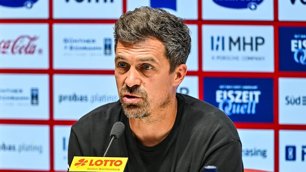 Plötzlich klingelt ein Handy - Mega-Spruch von Dresden- Trainer!