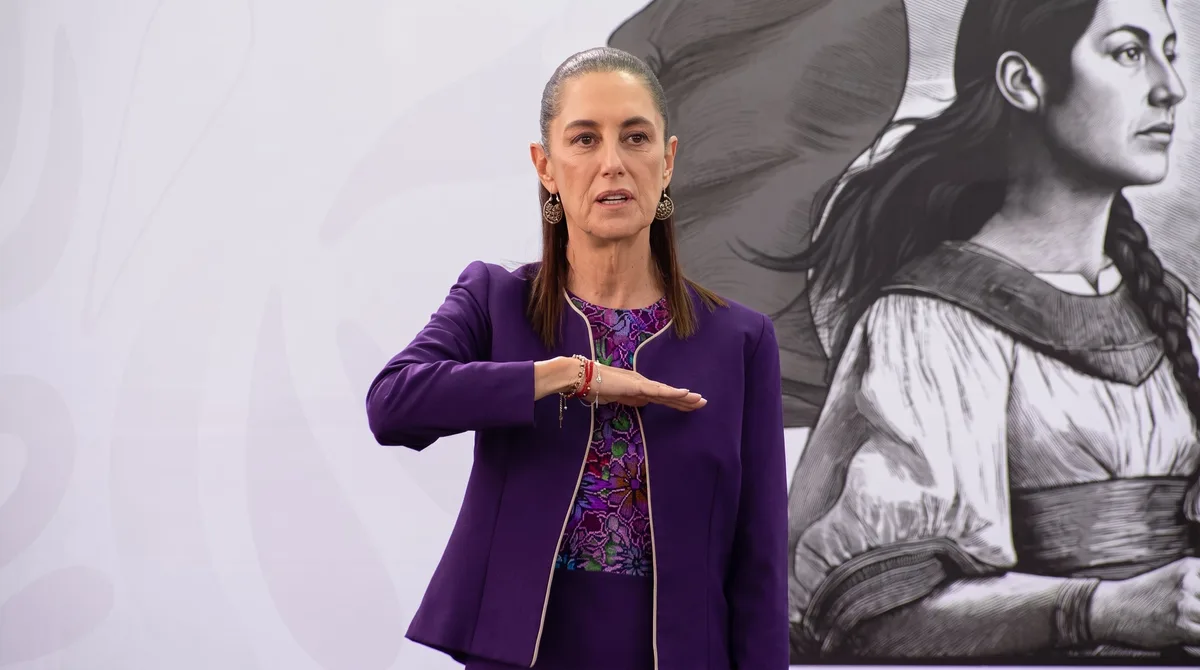 Sheinbaum lleva La Mañanera a una secundaria de la CDMX para dar inicio al regreso a clases