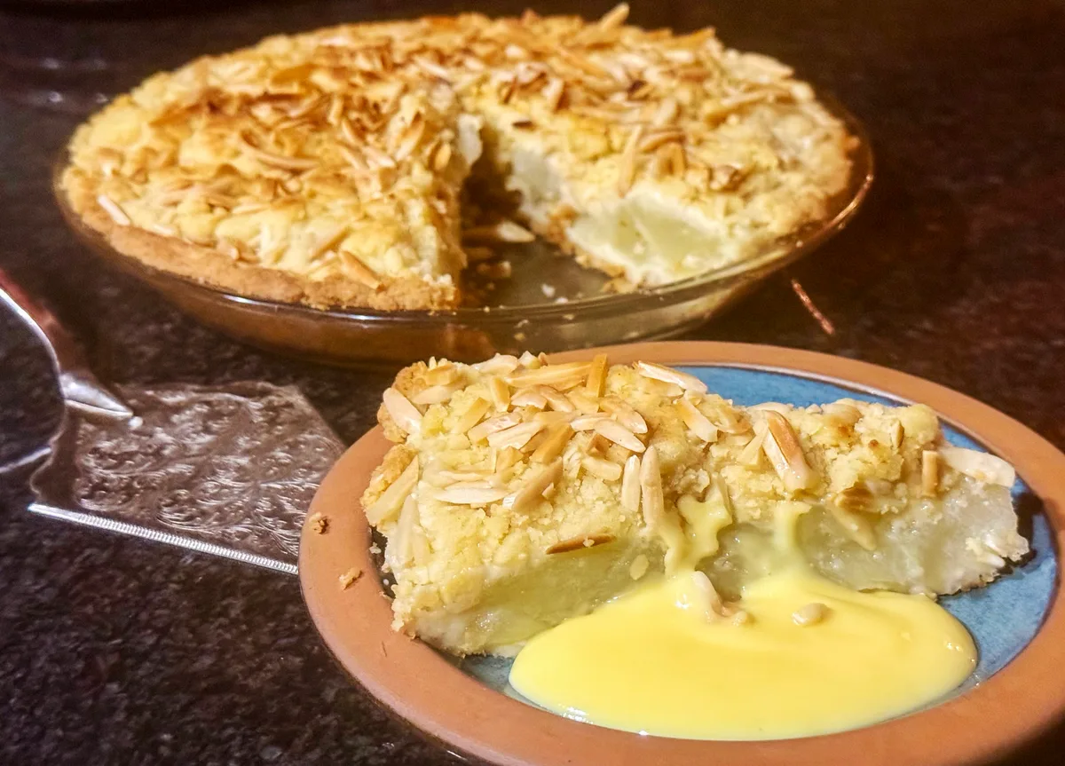 WHAT’S COOKING: Apple crumble with raisins and slivered almonds