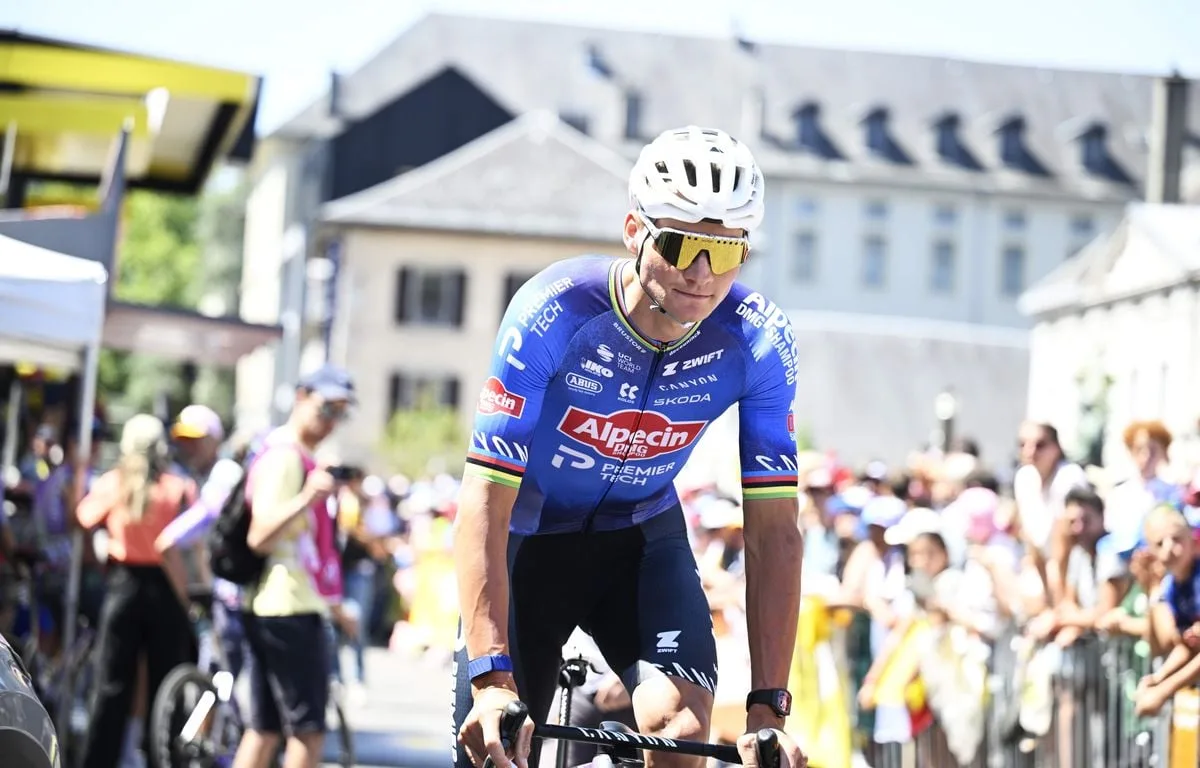 Cyclisme : « J’ai juste roulé à mon tempo toute la journée »… Mathieu van der Poel gagne après une échappée de 175 km