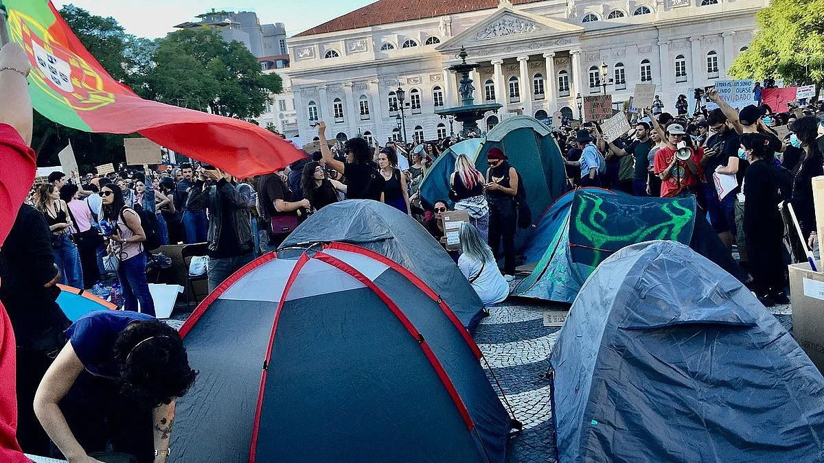 "Estamos aqui para ficar". Protestos pela habitação continuam após noite tranquila em Lisboa e no Porto