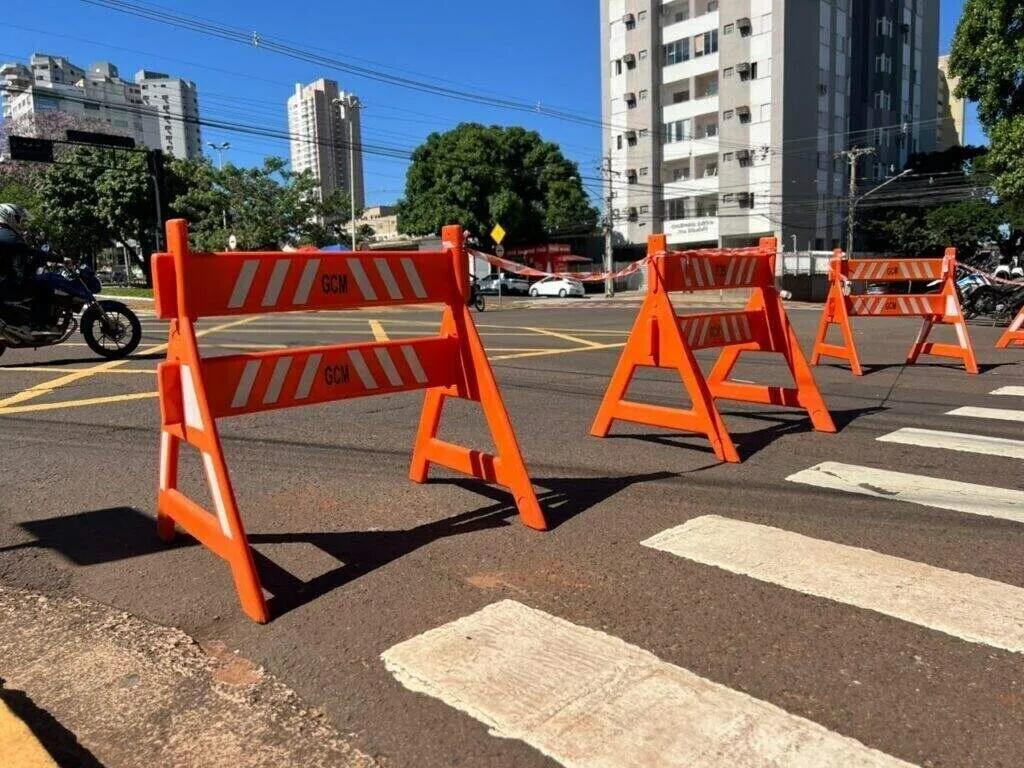 Corridas, eventos e obras interditam 9 ruas neste sábado