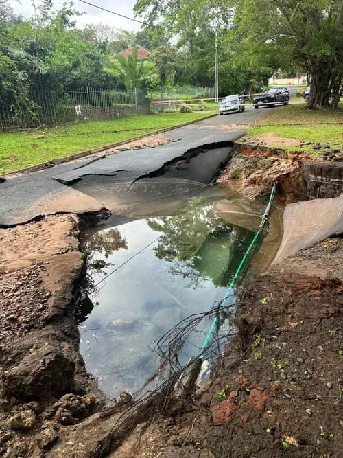 Major water pipe burst causes flooding and sinkhole in Cowies Hill