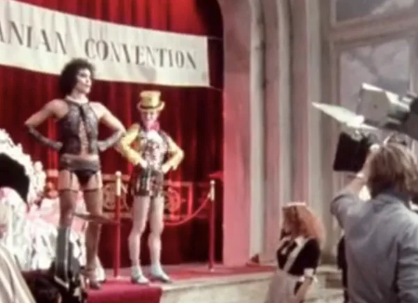Morre Tim Curry, estrela de “The Rocky Horror Picture Show” e "Sozinho em Casa 2", aos 80 anos