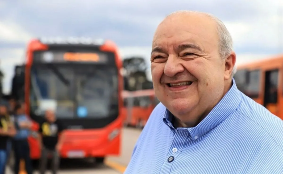 Rafael Greca é internado em hospital de Curitiba após sofrer queda no Paraná