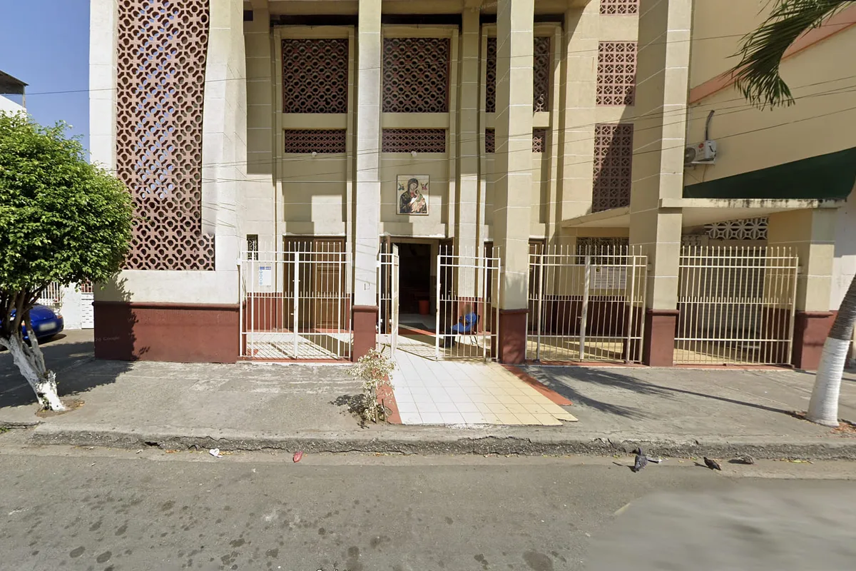 Priest in Ecuador dies after crucifix falls on him during livestreamed Mass