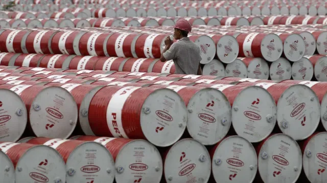 Cotação do Brent para entrega em dezembro baixa 0,90% para 105,69 dólares