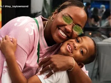 WATCH: Mom tennis players make a splash at 2026 US Open