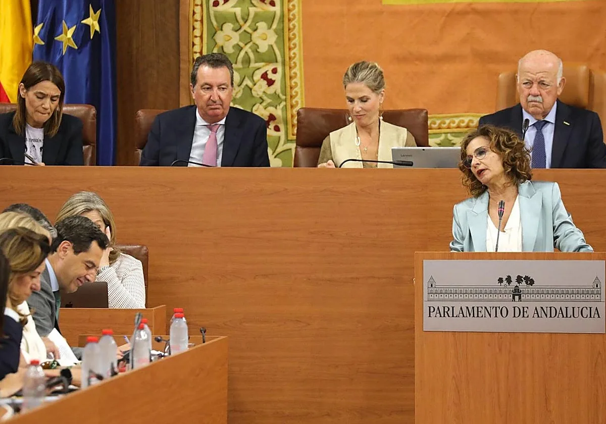 María Jesús Montero, tras hundir al PSOE andaluz en las urnas, ve a Juanma Moreno «noqueado por el resultado electoral»