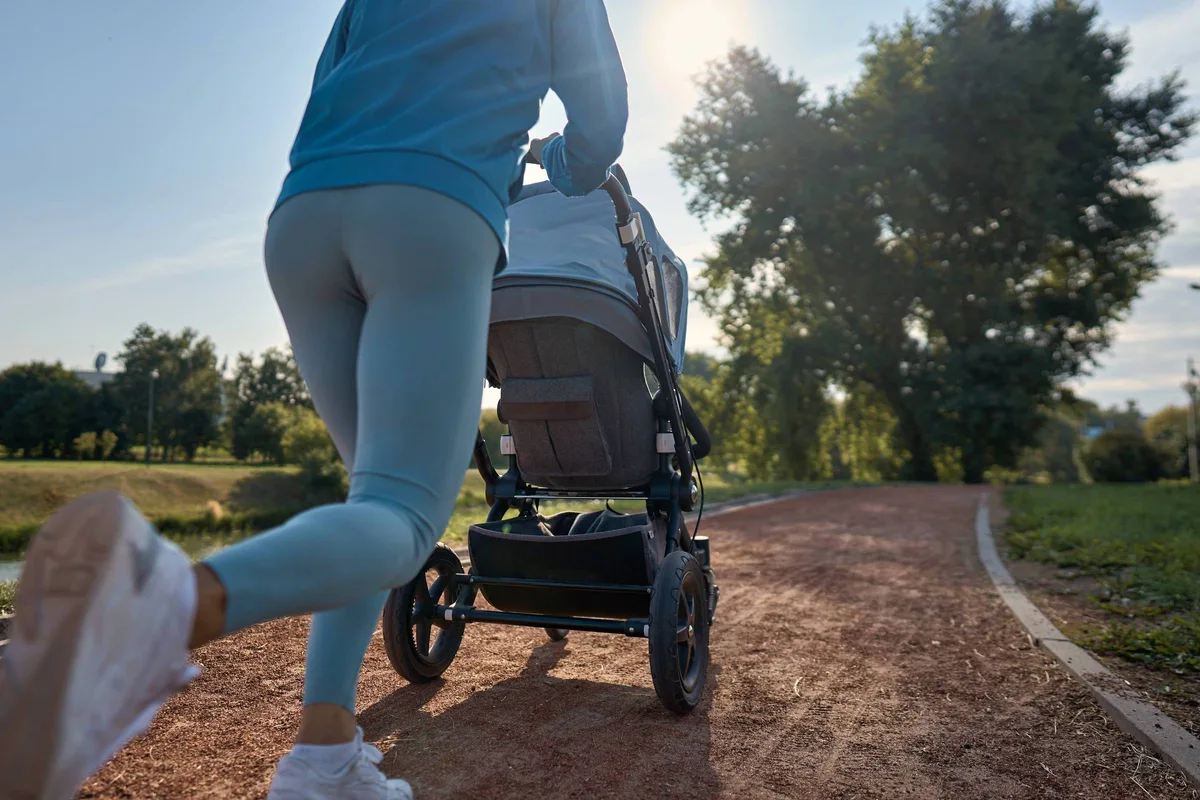 Correr com carrinho é mais seguro para pais, indica estudo