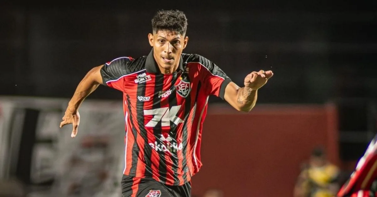 Zé Vitor afirma que Vitória "amassou o Vasco" mesmo com eliminação