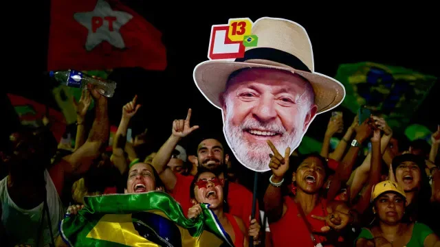 Multidões manifestam-se em apoio a Lula da Silva no Brasil