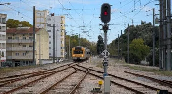 Alargamento do passe ferroviário em Lisboa e no Porto é "populista": há "problemas de oferta"