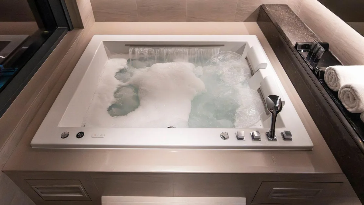 Söhne finden leblose Eltern: Whirlpool als Todesfalle? Ehepaar stirbt im Spanien-Urlaub