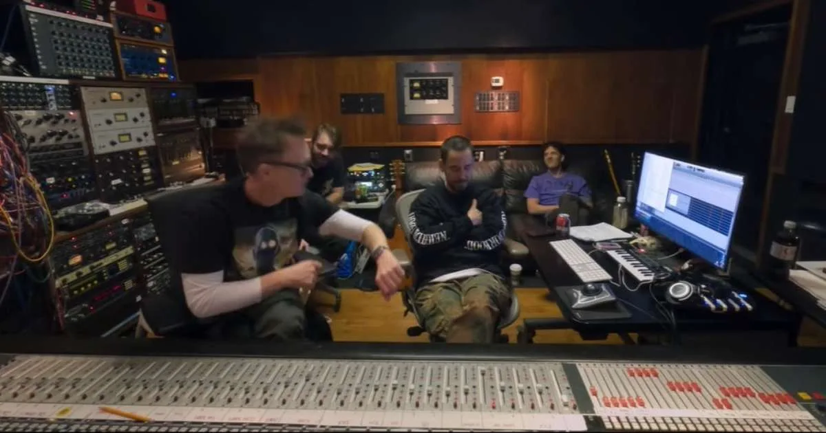 Mark Hoppus se arrepia ouvindo Linkin Park e emociona Mike Shinoda: "não dá para fingir"