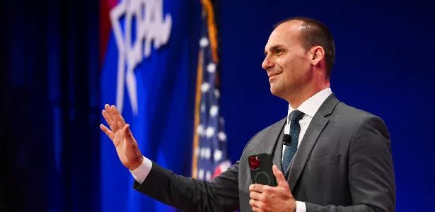 Se Flávio for presidente, Moraes estará fora do STF, diz Eduardo Bolsonaro