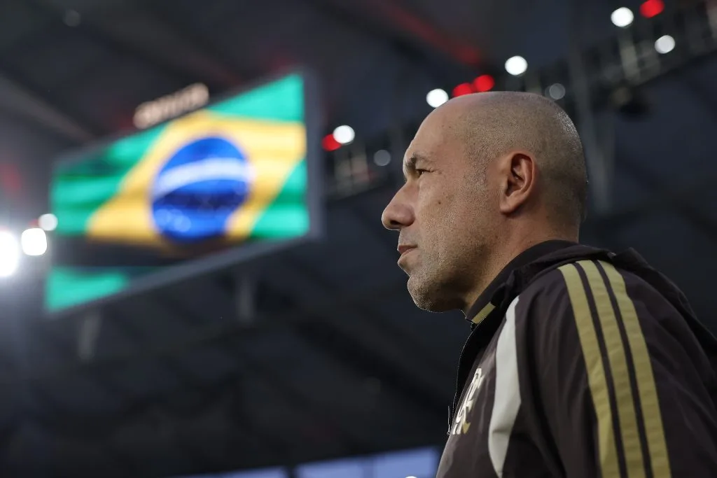 Leonardo Jardim simula lance de Pulgar, parabeniza arbitragem e diz: “Pessoas veem muita maldade”