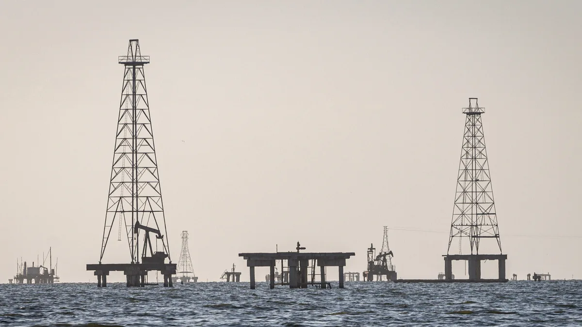Washington concede 100 anos de exploração de petróleo venezuelano a privados dos EUA