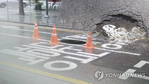 춘천시, 싱크홀 복구 착수…25일부터 한 달간 통행금지