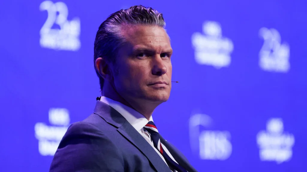 Dans l’armée américaine, les femmes et les Noirs dans le viseur de Pete Hegseth