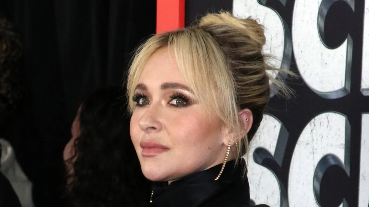 Von David Arquette bis Selma Blair: Stars nehmen Abschied von Hayden Panettiere