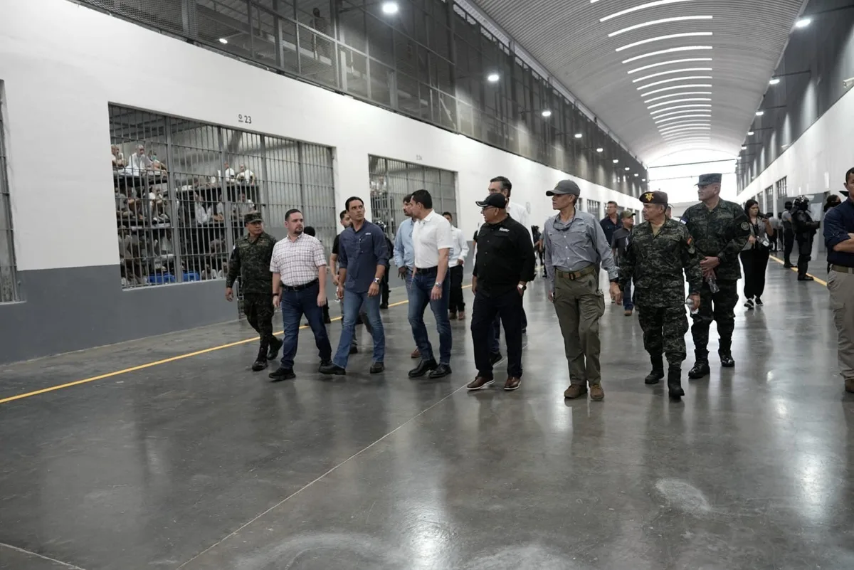 El Congreso de Honduras estudia el modelo carcelario salvadoreño tras una visita al CECOT