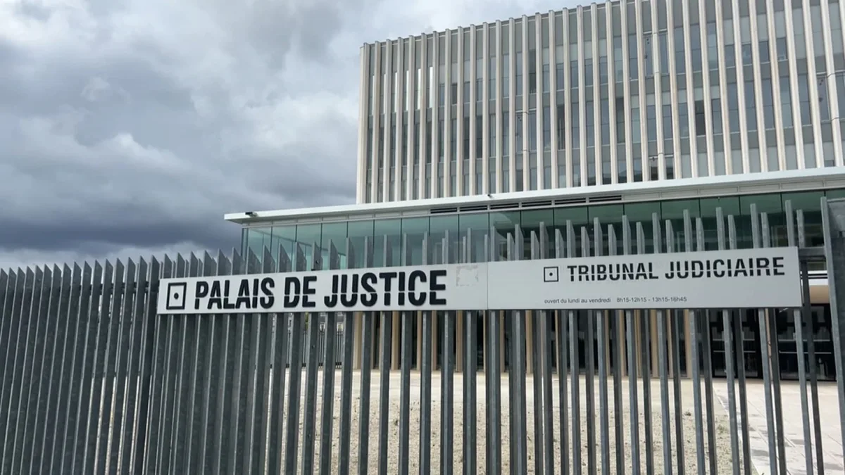 "Roué de coups et frappé à l'aide de sa béquille": quatre jeunes mis en examen après la mort d'un SDF à Alençon