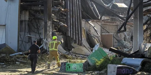 EN DIRECT, guerre en Ukraine : à Kryvy Rih, le bilan de l’attaque russe visant un centre commercial s’alourdit à 16 morts, les recherches continuent