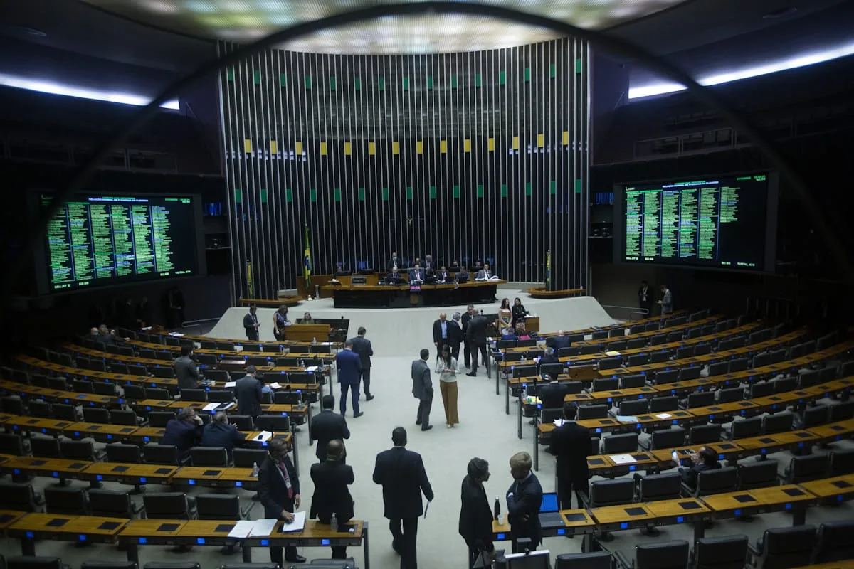 Câmara vai implementar fim da 6x1 na semana que vem, diz Motta